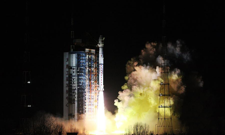 “風云三號Ｄ”衛星和執行這次發射任務的長征四號丙運載火箭由中國航天科技集團公司所屬上海航天技術研究院研制，測控任務由西安衛星測控中心、中國衛星海上測控部共同完成，中國氣象局負責衛星應用系統建設和運行。這是長征系列運載火箭的第２５４次飛行。（張宏偉 攝）