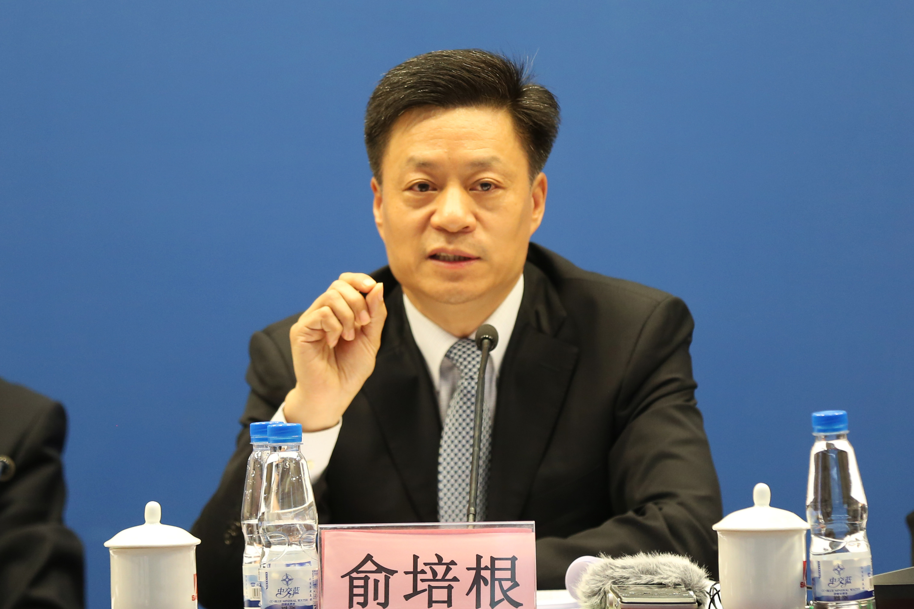 中國核工業集團公司副總經理俞培根在會上宣布，“華龍一號”核電站全球首堆示范工程（福建福清核電5號機組）基本完成主體工程，將于25日至26日擇機完成穹頂吊裝。
