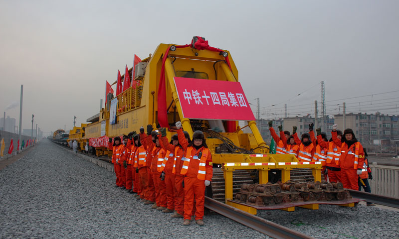 建成通車后，乘高鐵從通遼到沈陽時間由現在的5個小時左右縮短至1.5小時左右，通遼到北京的時間由現在14小時左右縮短至3.5小時左右，對于促進內蒙古自治區東部地區經濟發展都將發揮重要作用。（攝影 袁瑞宇）