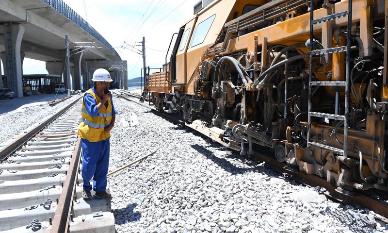圖為7月20日，中鐵二十四局施工人員在平潭海峽公鐵大橋施工現場作業。（新華社記者 林善傳 攝）