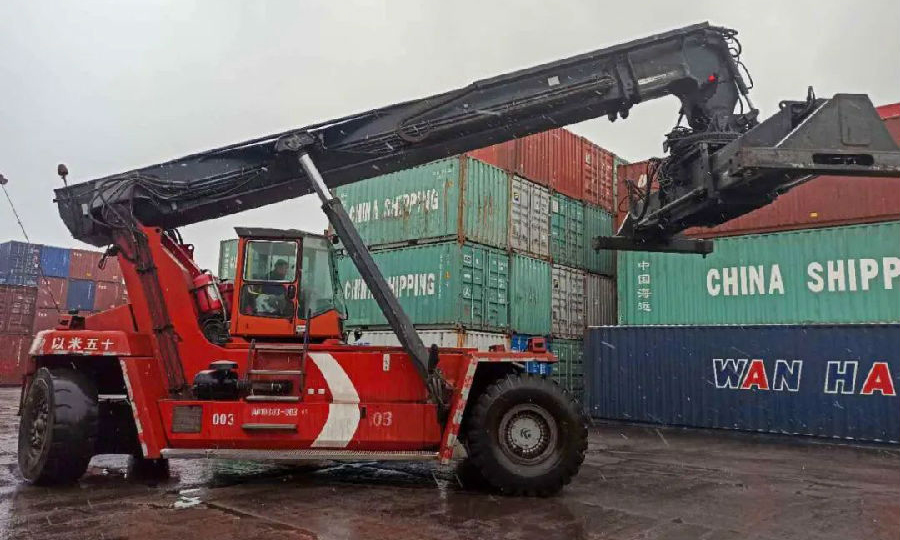 近日，誠通集團所出資企業中國儲運倉儲作業繁忙，圖為現場一隅。