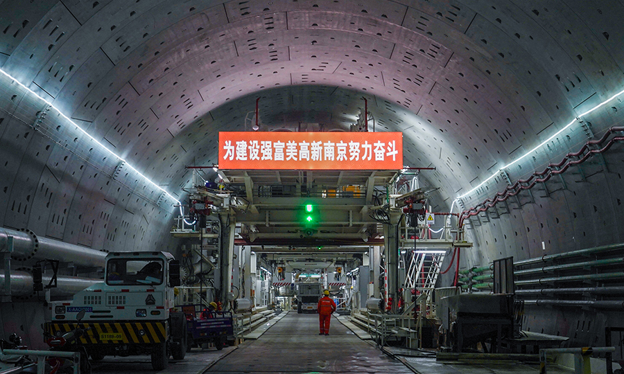 圖為正在科學有序復工生產的“復興號”盾構機。