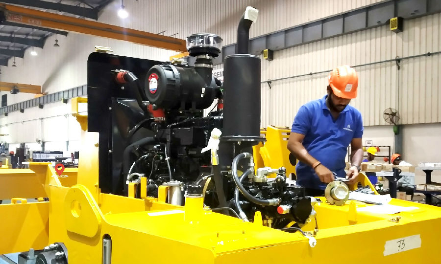 圖為近日，在印度印多爾，柳工印度公司搶抓一季度印度市場需求高峰，降低春節假期和疫情的影響，緊急開展本地制造和開發零部件工作，確保一季度不因供貨丟失一個客戶。