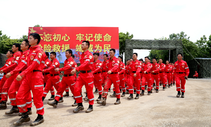 圖為搶險歸來。