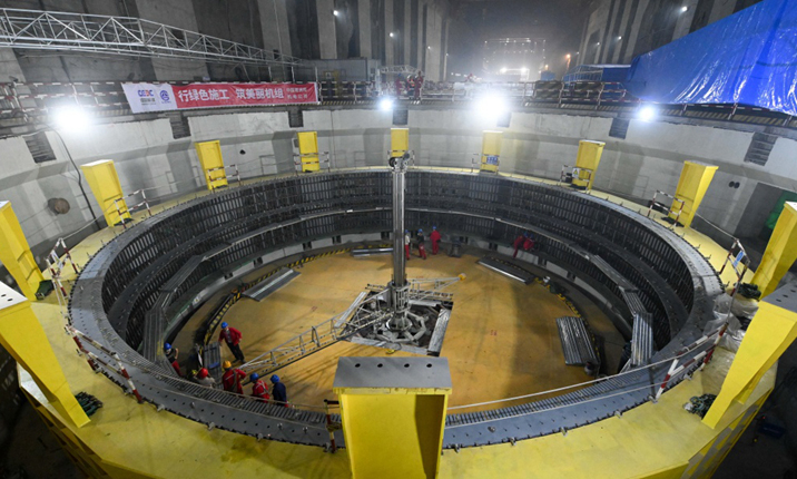圖為5月30日，烏東德水電站左岸地下電站主廠房內的6號機組正在建設中。（新華社記者 陳曄華 攝）