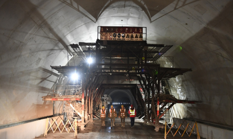 濟陽高速公路是豫晉兩省對接的重要省際通道，計劃于2019年年底建成通車。圖為12月25日拍攝的隧道施工現場。（新華社記者 朱祥 攝）