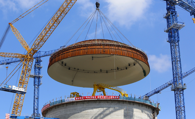 5月23日拍攝的中廣核防城港核電二期工程3號機組穹頂吊裝施工現場。新華社發（廣西防城港核電公司供圖）