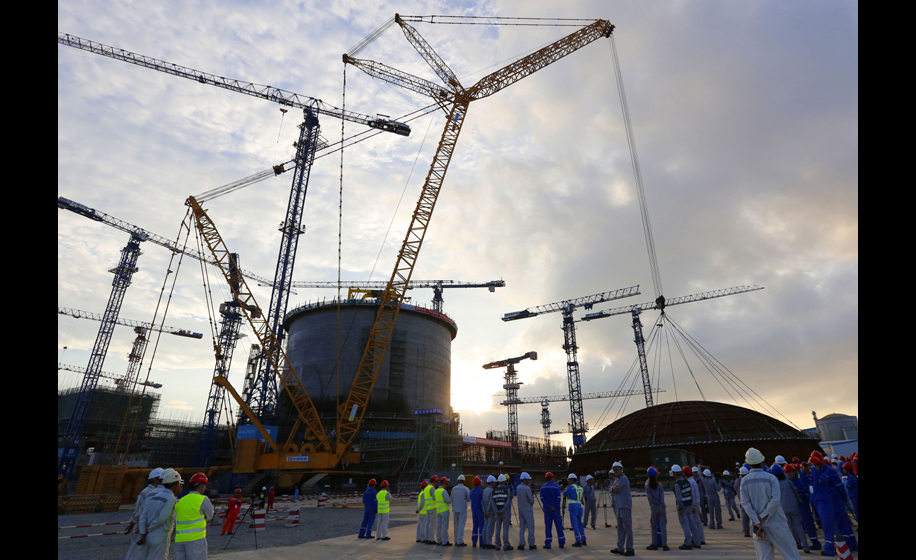 5月23日拍攝的中廣核防城港核電二期工程3號機組穹頂吊裝施工現場。新華社發（廣西防城港核電公司供圖）