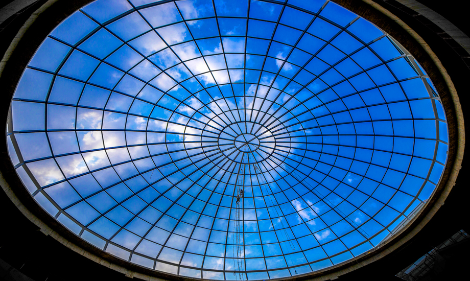 城市之大，皆是由工人一磚一瓦累積而成。看似渺小的他們，卻蘊藏巨大的能量，勞動鑄造幸福生活，勞動鑄造偉大新時代。（作者：胡家英）