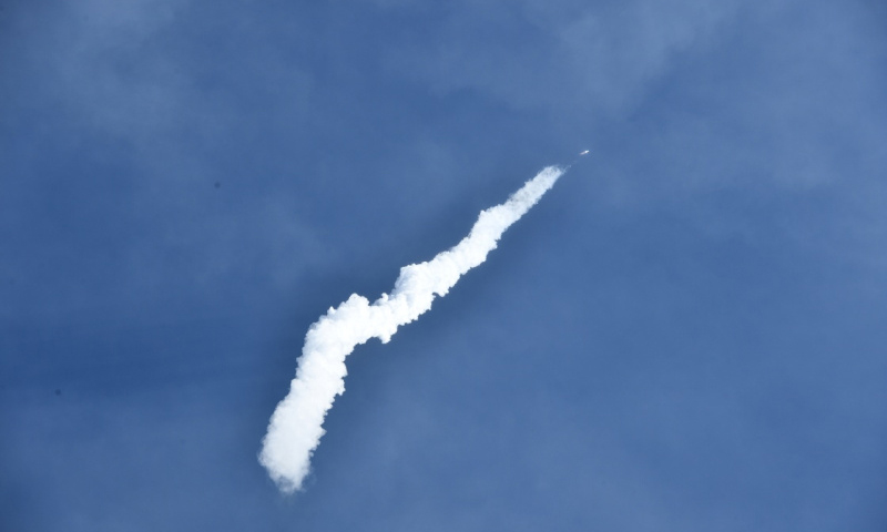 2月2日15時51分，我國在酒泉衛星發射中心用長征二號丁運載火箭成功將電磁監測試驗衛星“張衡一號”發射升空，進入預定軌道。這標志我國成為世界上少數擁有在軌運行高精度地球物理場探測衛星的國家之一。新華社發（汪江波 攝）