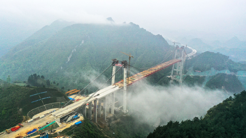 圖為3月27日拍攝的貴黃高速公路陽寶山特大橋。（新華社記者 楊文斌 攝）