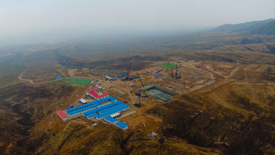 3月26日清晨，中國能建山西電建承建的朔州南山環境能源項目剛剛經歷過一場春雨的洗禮，氣溫低至零下，一線施工人員熱情不減，堅守崗位，快速推進項目建設。