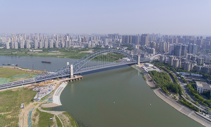 圖為5月1日拍攝的武漢漢江灣橋。新華社發（李翔 攝）