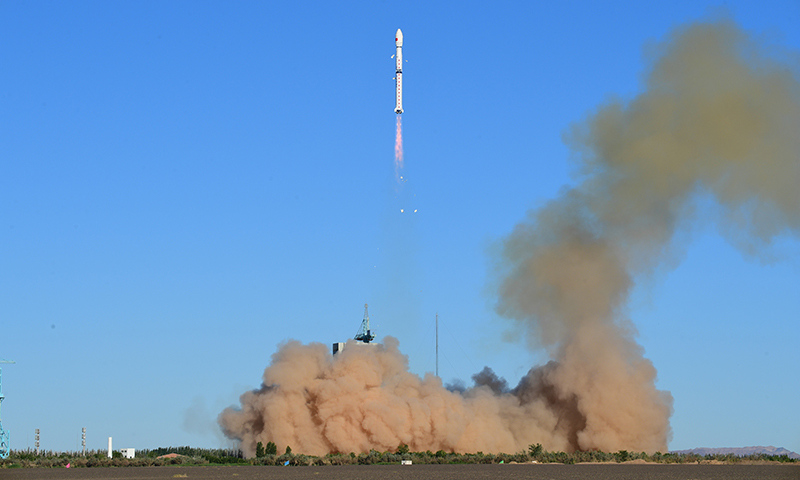 7月5日7時28分，我國在酒泉衛星發射中心用長征四號丙運載火箭，成功將風云三號05星送入預定軌道，發射任務獲得圓滿成功。新華社發（汪江波 攝）