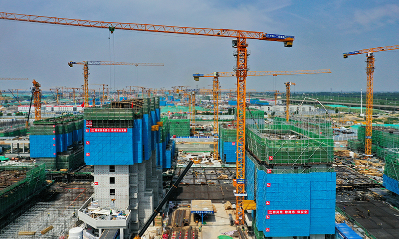 圖為7月3日拍攝的雄安新區容西片區建設現場。（新華社記者 金皓原 攝）