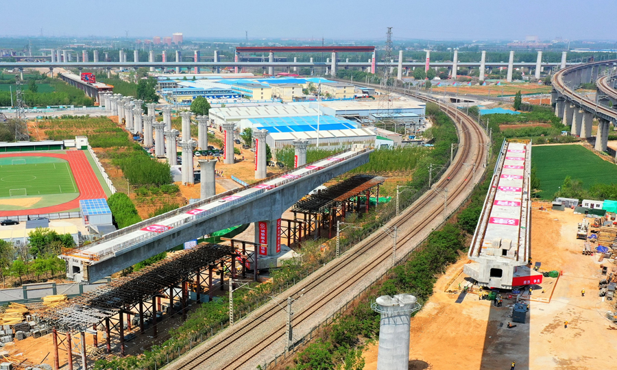 濟鄭高鐵橋梁轉體中。