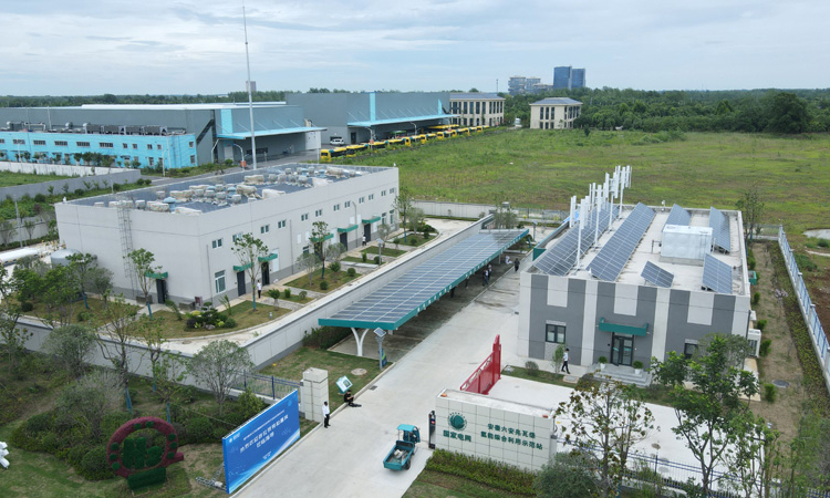 7月6日，國內首座兆瓦級氫能綜合利用示范站在安徽六安投運，標志著我國首次實現兆瓦級制氫-儲氫-氫能發電的全鏈條技術貫通。圖為安徽六安兆瓦級氫能綜合利用示范站（無人機照片）。新華社記者 杜宇 攝