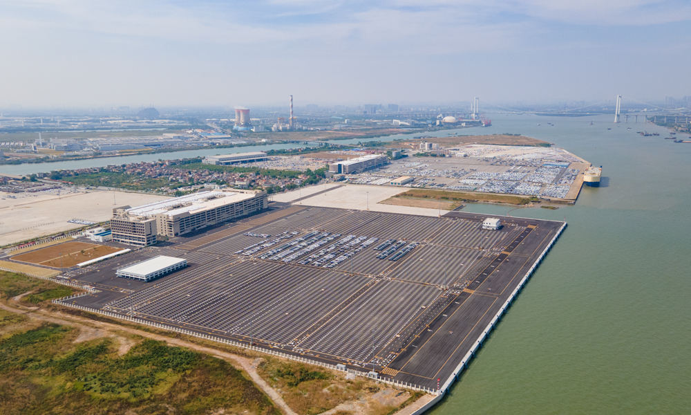 近日，中國中鐵旗下中鐵廣州局承建的廣州港南沙港區近洋碼頭工程（一期水工標）通過竣工驗收。