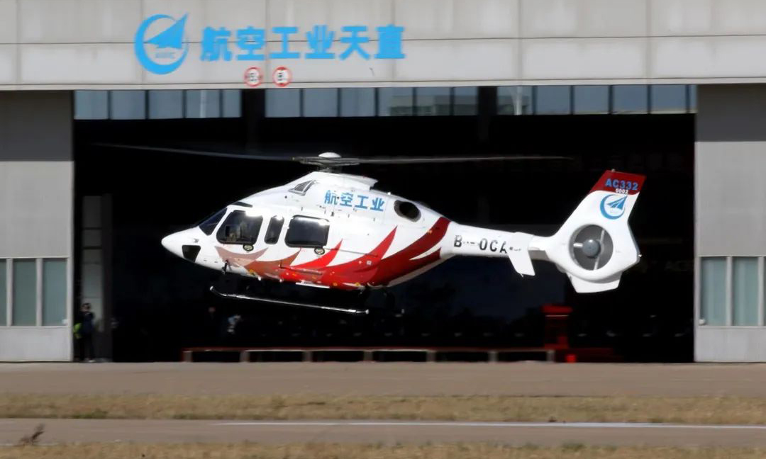 4月7日，由航空工業全新研制的四噸級先進雙發多用途直升機“吉祥鳥”AC332，在天津濱海新區圓滿完成全狀態首次飛行，并與首發用戶簽訂24架采購協議和意向協議。
