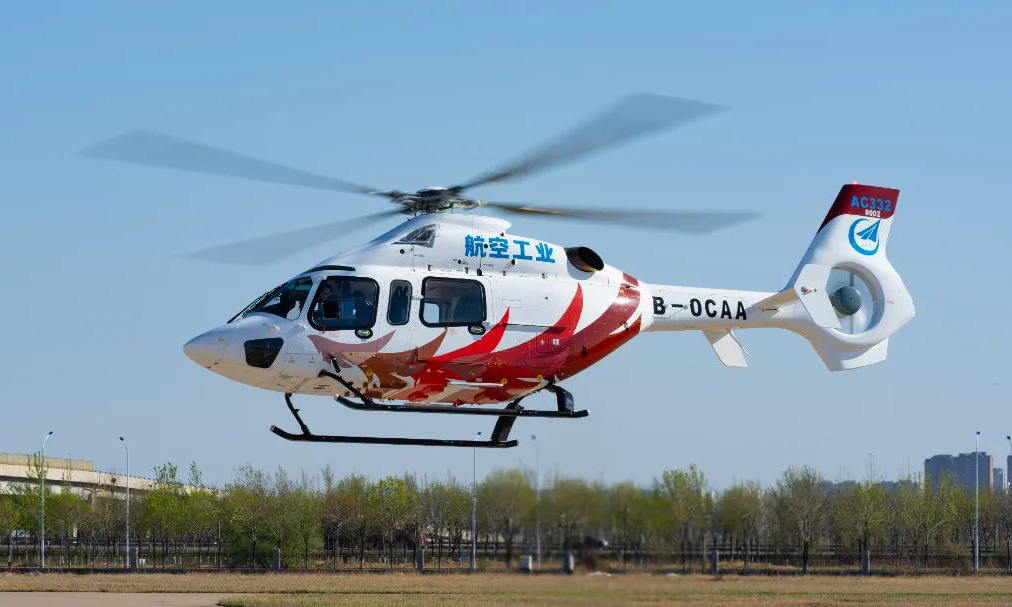據介紹，AC332直升機能夠突破航空應急救援設備在高原等特殊環境條件下的使用限制，廣泛應用于醫療救護、公務執法、海上作業等多領域。尤其是在高海拔地區，可以高效完成人員物資運輸、搜索救援等多種任務，并滿足高原地區機場間的轉運要求。