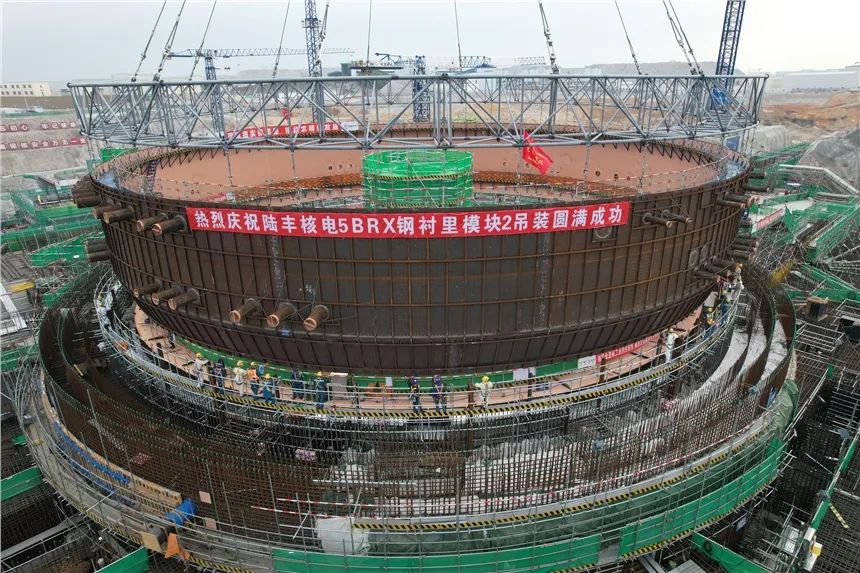 陸豐核電5號機組核島鋼襯里模塊二吊裝現場.jpg