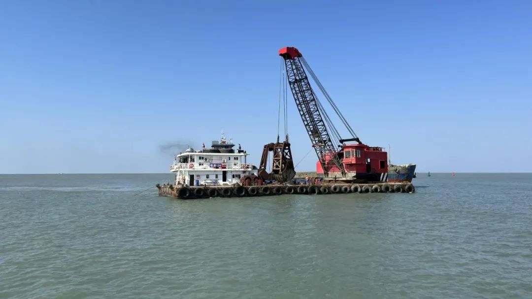 陸豐核電5號機組海工取水導流堤順利開工.jpg