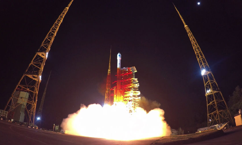 5月17日23點48分，長征三號丙運載火箭在西昌衛星發射中心成功發射我國北斗衛星導航系統第45顆衛星（北斗二號GEO-8衛星）。圖為發射現場。