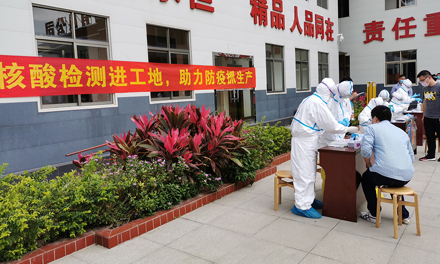 圖為核酸檢測工地現場。