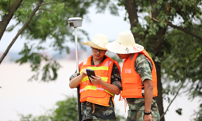 技術分隊時刻觀測水情。