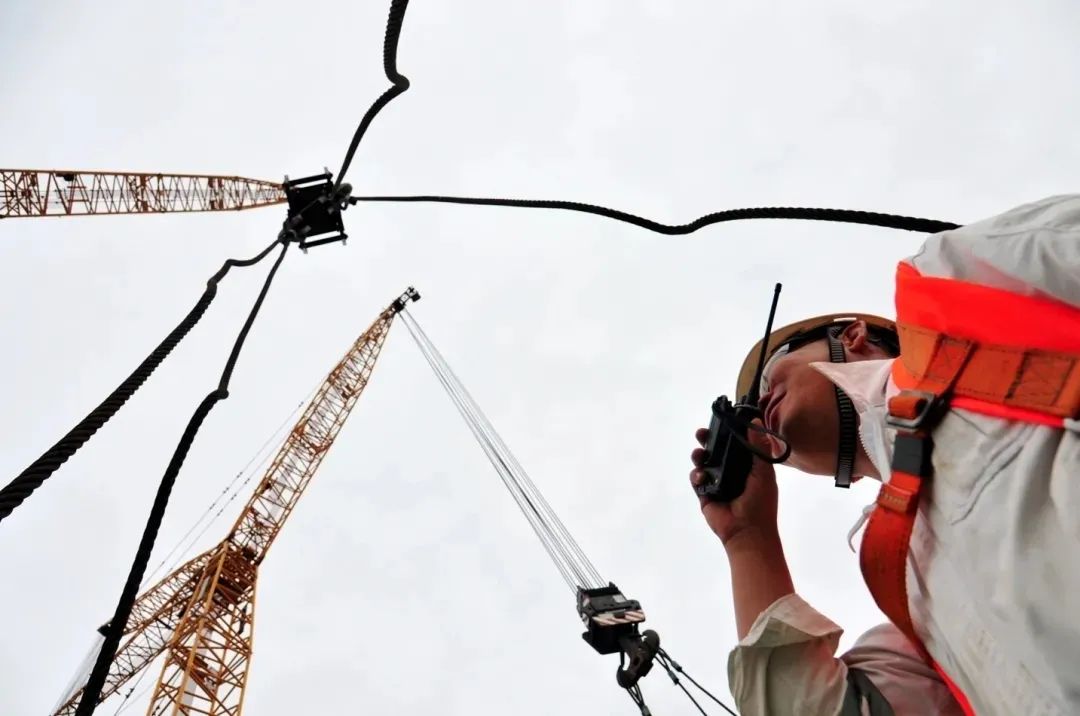 渤中19-6氣田試驗區開發項目，是渤中19-6凝析氣田滾動開發的“急先鋒”，包含一座導管架和海上平臺的建造、兩條海底管線和一條海纜的敷設，以及兩座海上平臺的適應性改造、一座處理廠的改造等。